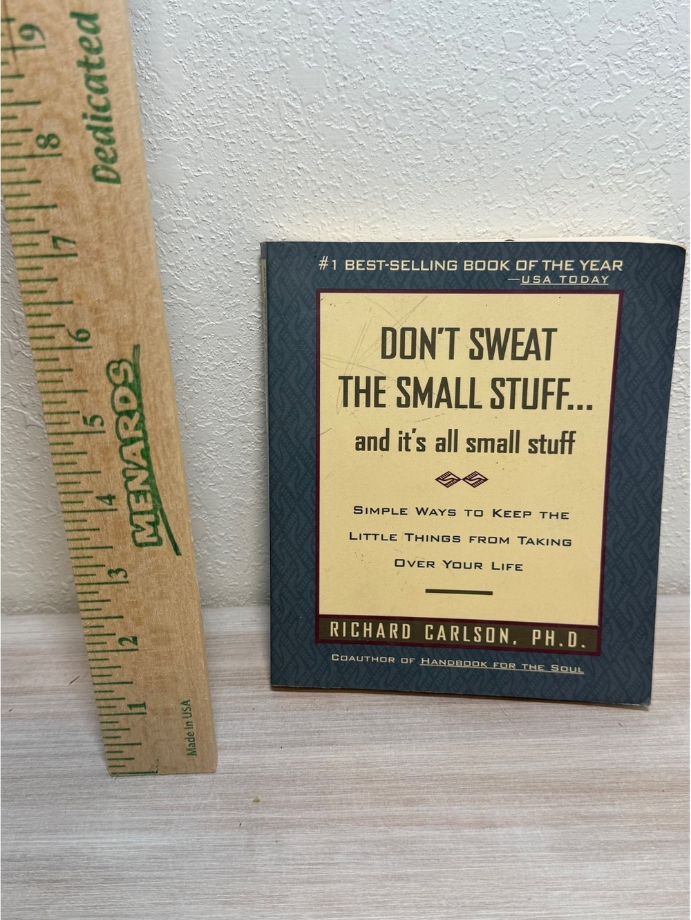 Don't Sweat the Small Stuff... and it's all small stuff by Richard Carlson, Ph.D